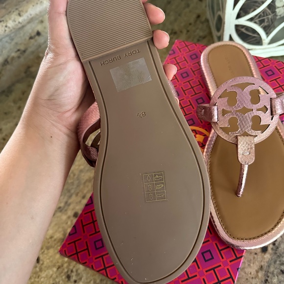 New Tory Burch METALLIC EMBOSSED SNAKE
LEATHER - Picture 3 of 7